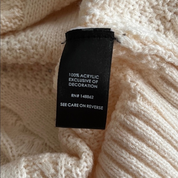 NWT Torrid Cropped Cable Cardigan Embellished Sweater Cream Diamond Size 2X - Picture 5 of 6